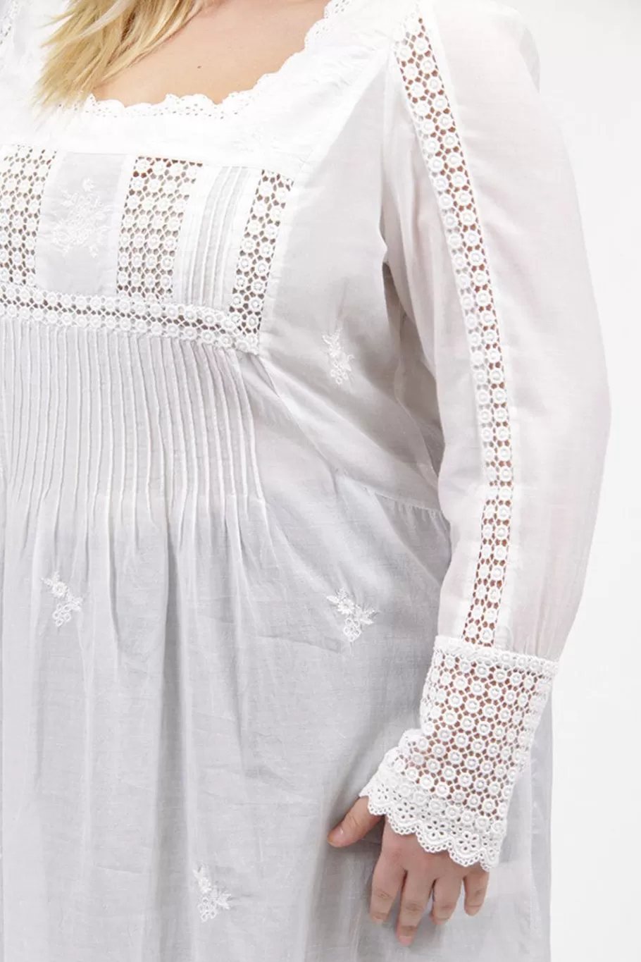 La Cera™ Top Con Detalle De Encaje Y Manga Larga De Talla Grande La Cera^ Plus Tops